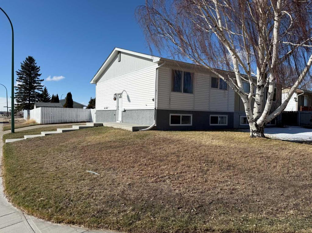 Photo of 1206 6 Street N, Lethbridge, AB T1H 1Y5 (MLS # A2292239)