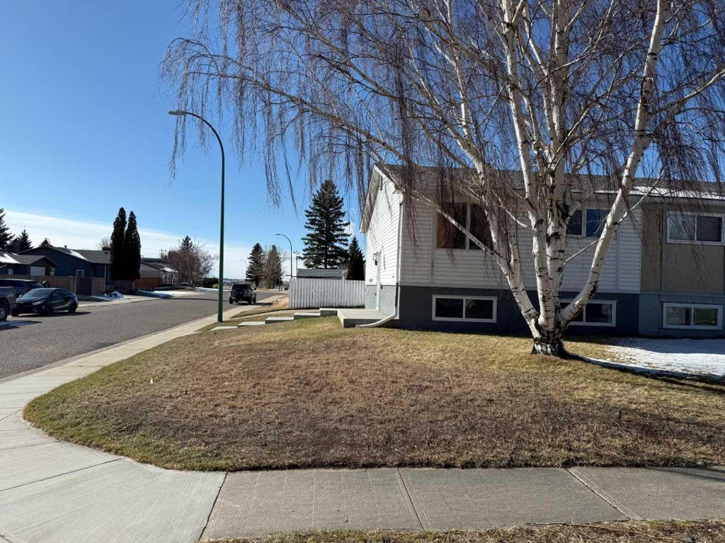 Photo of 1206 6 Street N, Lethbridge, AB T1H 1Y5 (MLS # A2292239)
