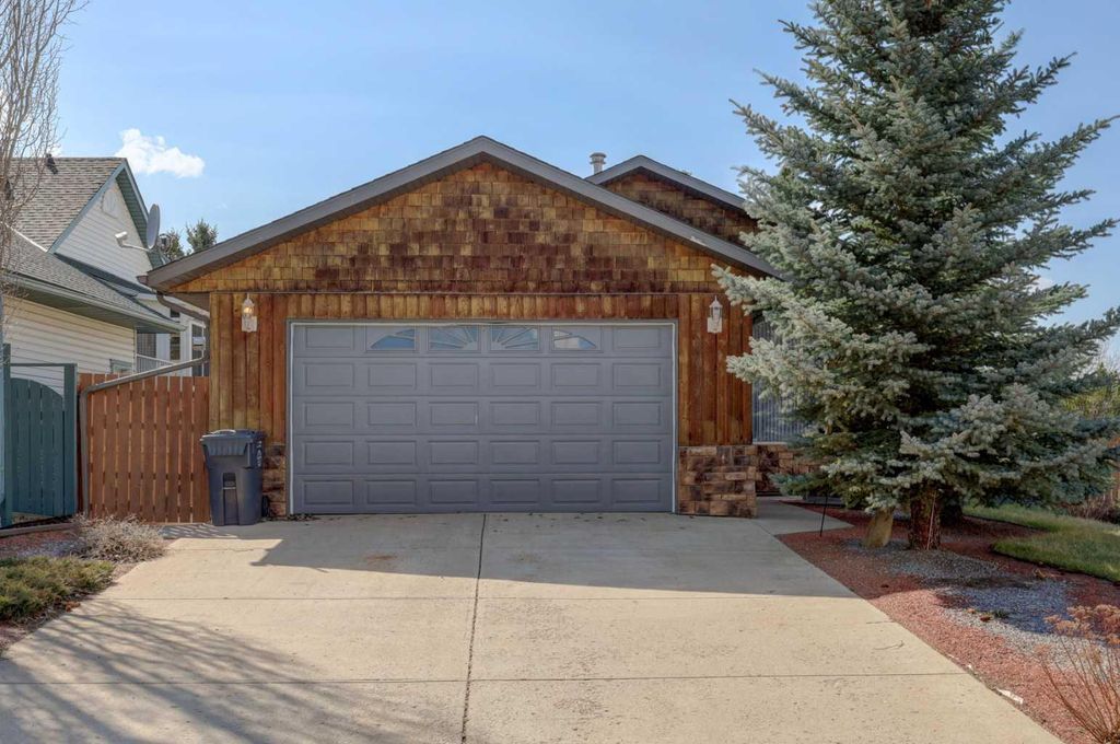 Photo of 301 9 Street, Beiseker, AB T0M 0G0 (MLS # A2309561)