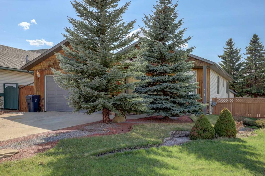 Photo of 301 9 Street, Beiseker, AB T0M 0G0 (MLS # A2309561)