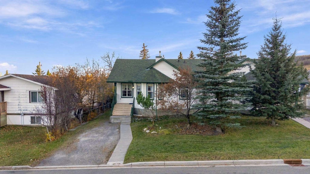 Photo of 407 Sunset Boulevard NW #A, Diamond Valley, AB T0L 2A0 (MLS # A2354968)