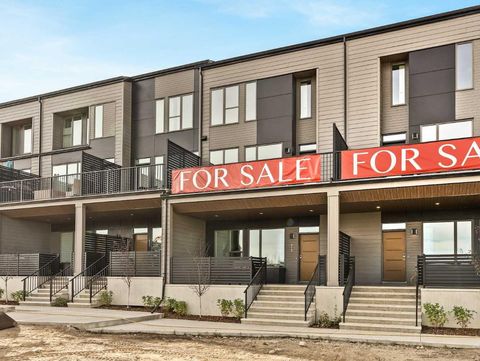 417 Sovereign Common SW Calgary AB T3C 3Y3