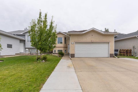 Photo of 568 Heritage Boulevard W, Lethbridge, AB T1K 7S4 (MLS # A2328009)