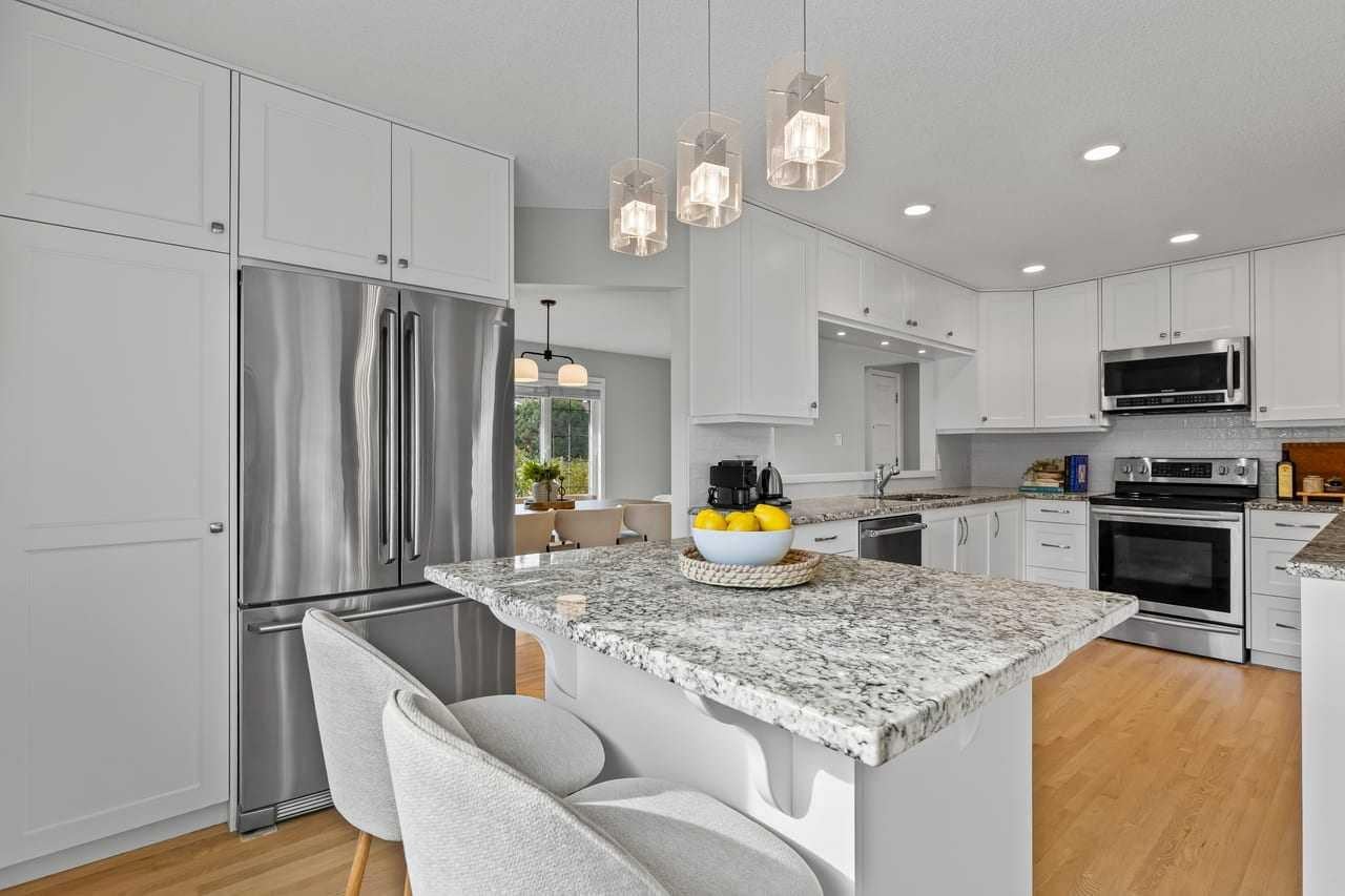 232 Lake Wapta Rise SE
