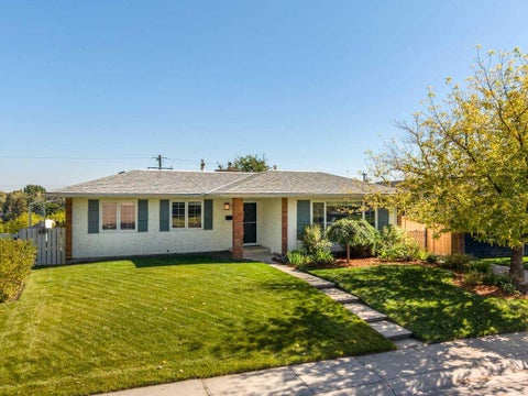Photo of 232 Lake Wapta Rise SE, Calgary, AB T2J 2M9 (MLS # A2348897)