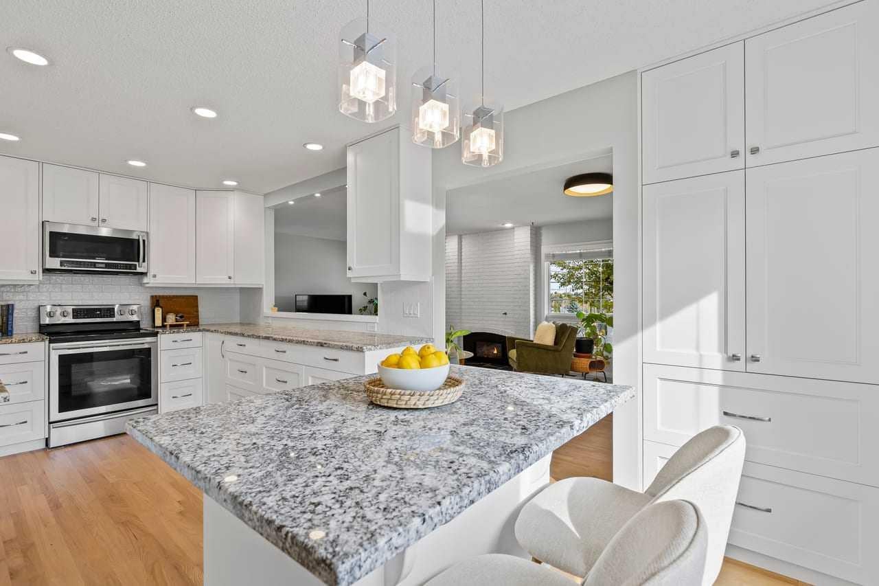 232 Lake Wapta Rise SE