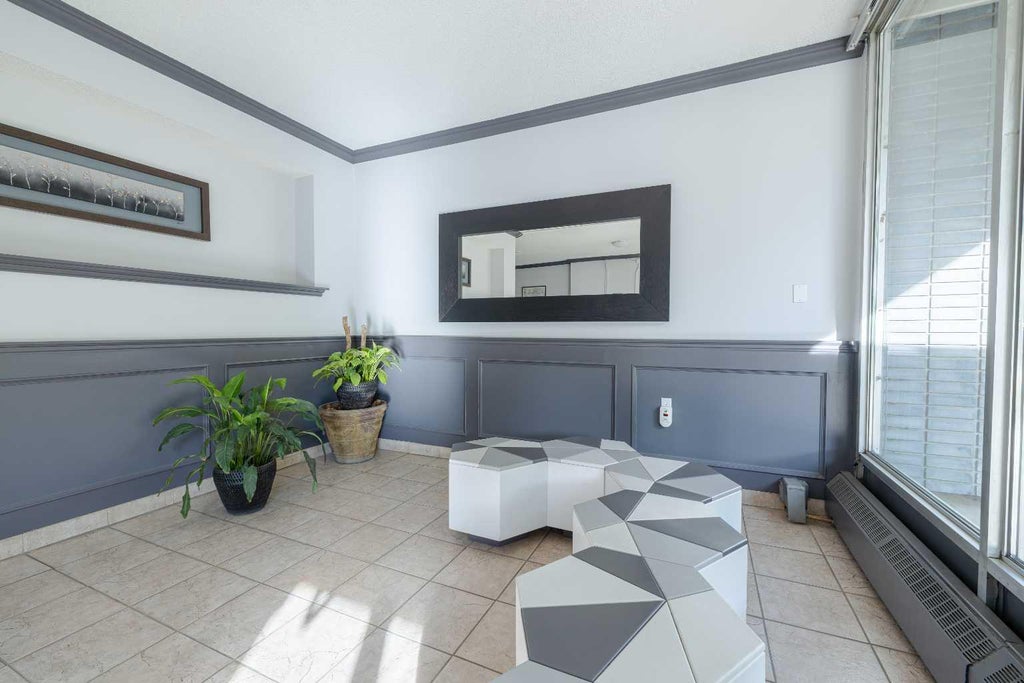 Photo of 1328 13 Avenue SW #201, Calgary, AB T3C 0T3 (MLS # A2347001)