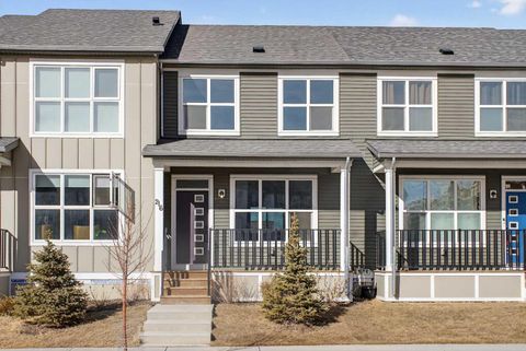 216 142 Avenue NW Calgary AB T3P 0V7