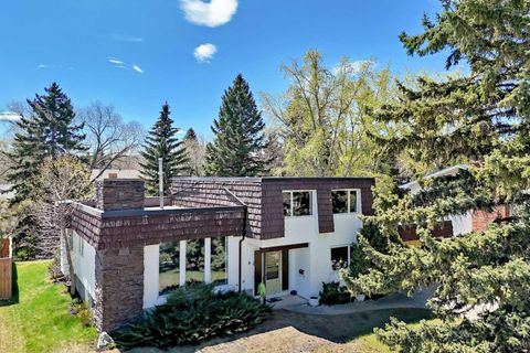 Photo of 8 Varbrook Place NW, Calgary, AB T3A 0A2 (MLS # A2310215)