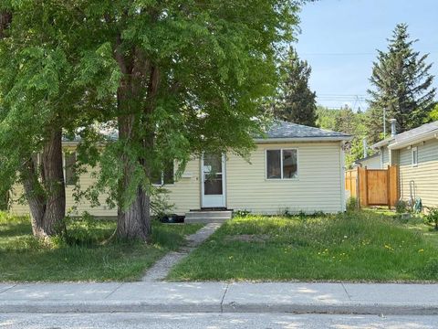 8823 36 Avenue NW Calgary AB T3B 1W3
