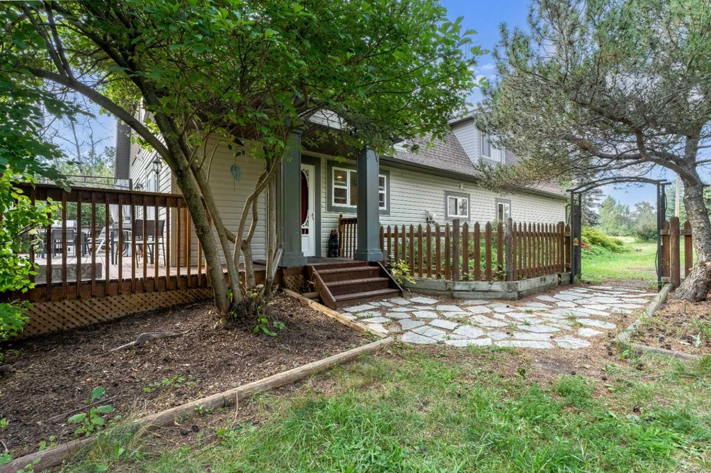 Photo of 262267 Township Road 264, Rural Rocky View County, AB T0M 1G0 (MLS # A2339163)