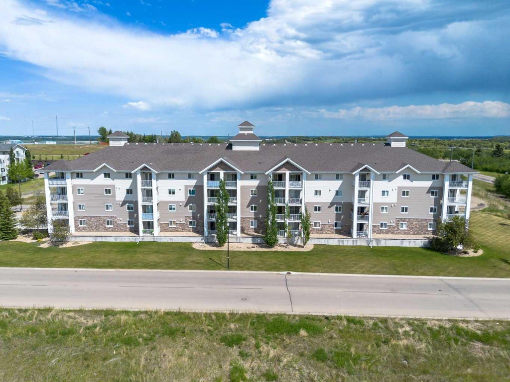 Photo of 3 Broadway Rise #412, Sylvan Lake, AB T4S 0G9 (MLS # A2347705)