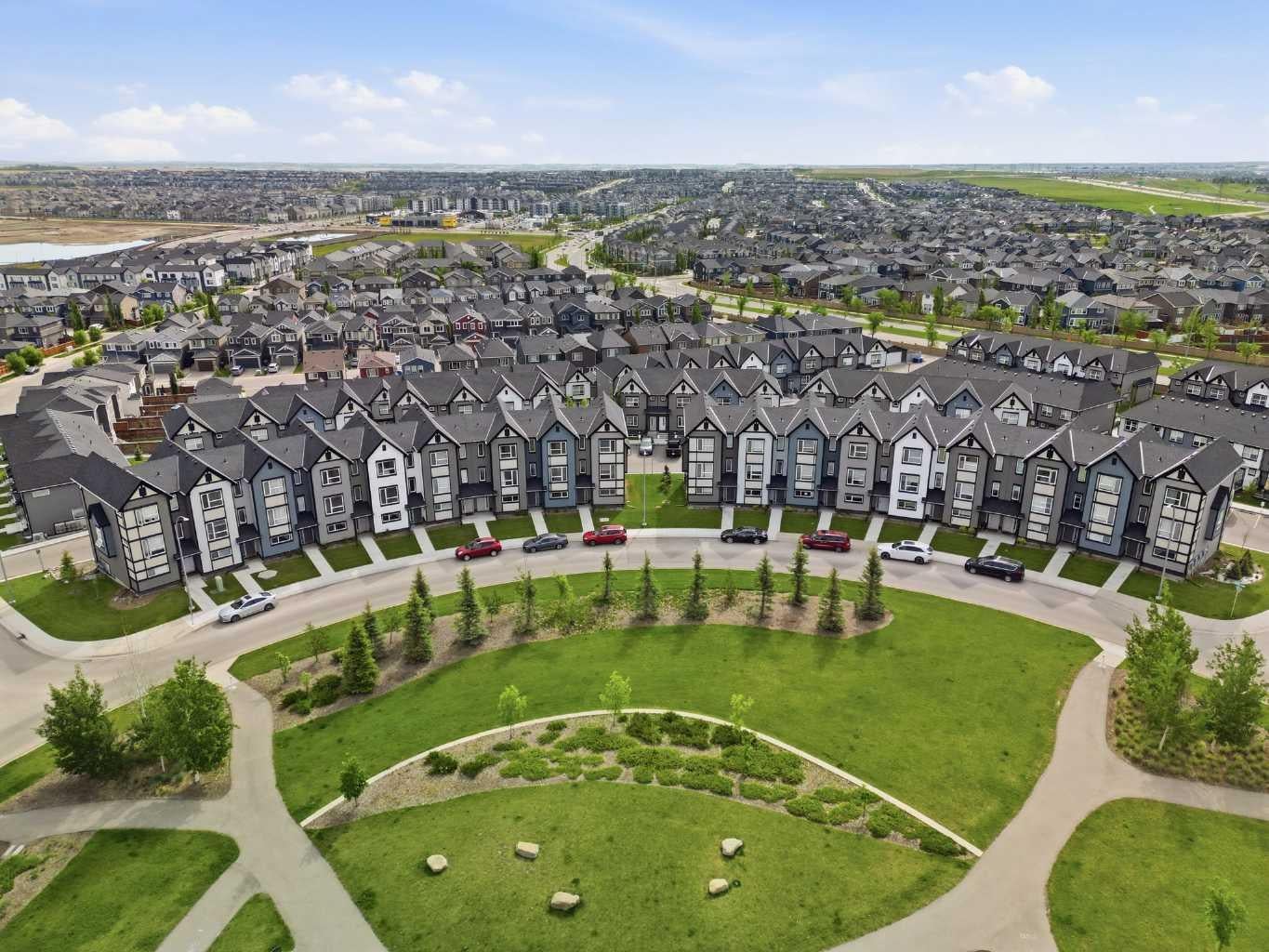 56 Evanscrest Manor NW