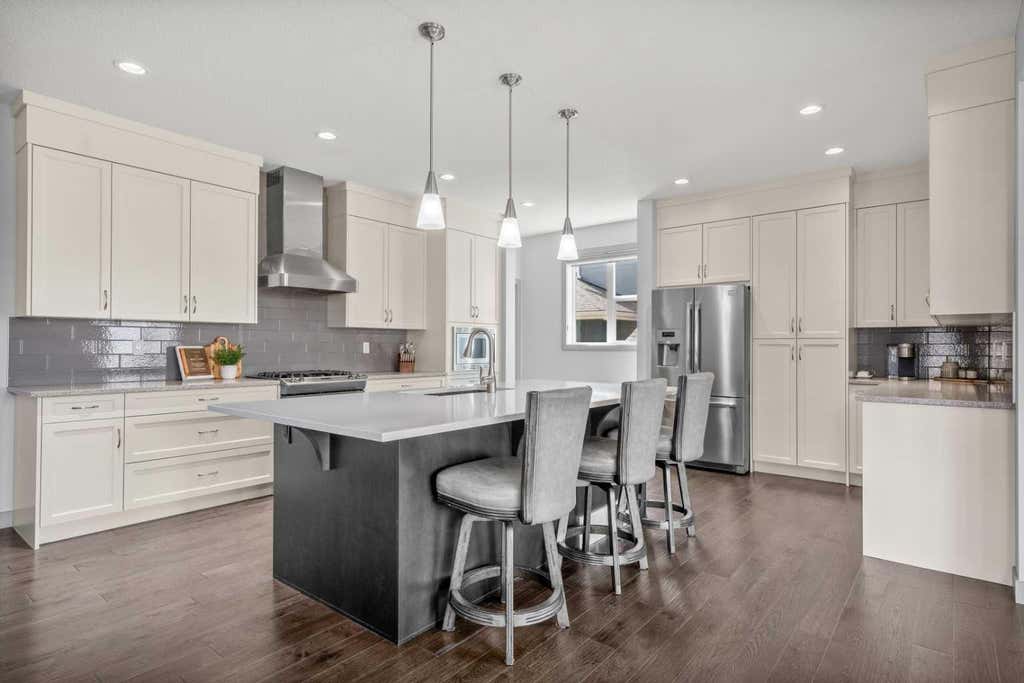 Photo of 229 Stonemere Bay, Chestermere, AB T1X 0S1 (MLS # A2308156)