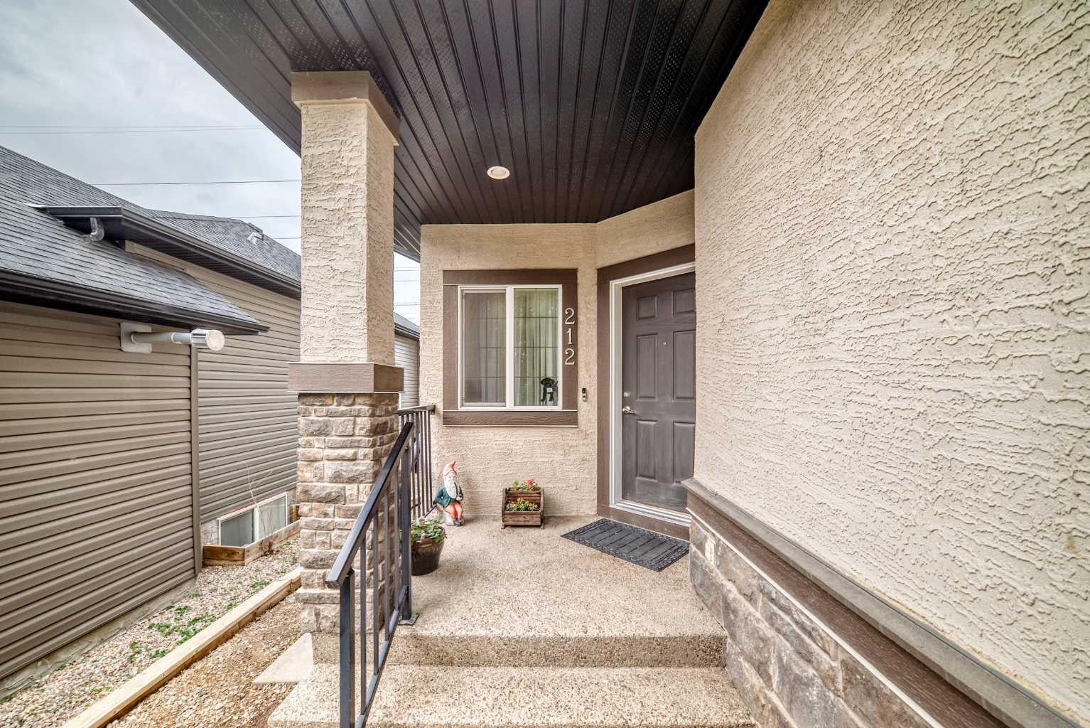 212 ASPENMERE Close