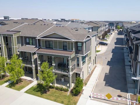 19640 40 Street SE Calgary AB T3M 3A6