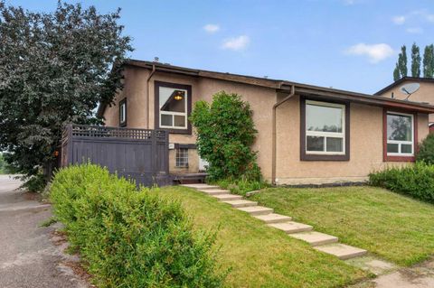 Photo of 179 Pinecliff Close NE, Calgary, AB T1Y 4N4 (MLS # A2331687)