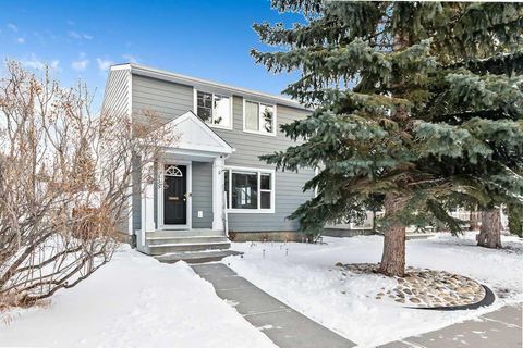 135 Amiens Crescent SW Calgary AB T2T 6E7