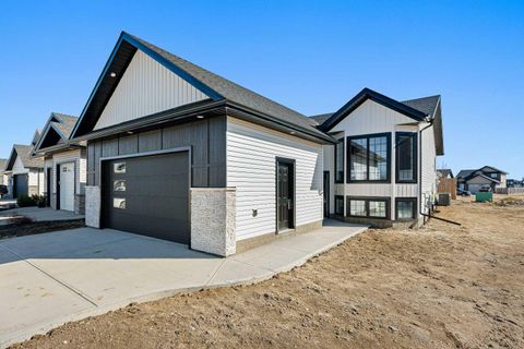 Photo of 7111 37 Street, Lloydminster, AB T9V 3R1 (MLS # A2270950)