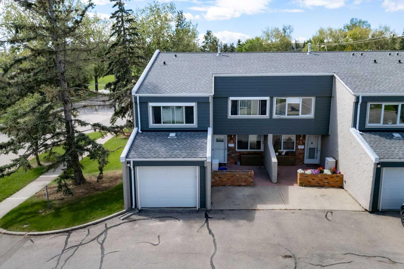 228 Theodore Place NW 4