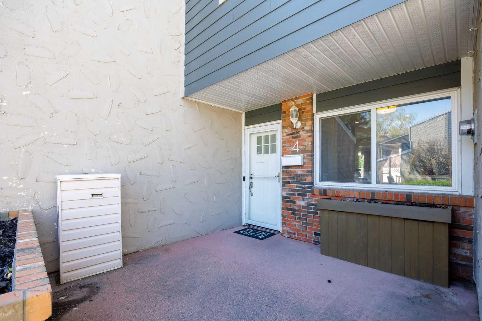228 Theodore Place NW 4