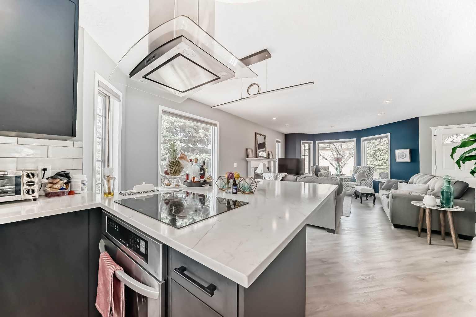 51 Richelieu Court SW