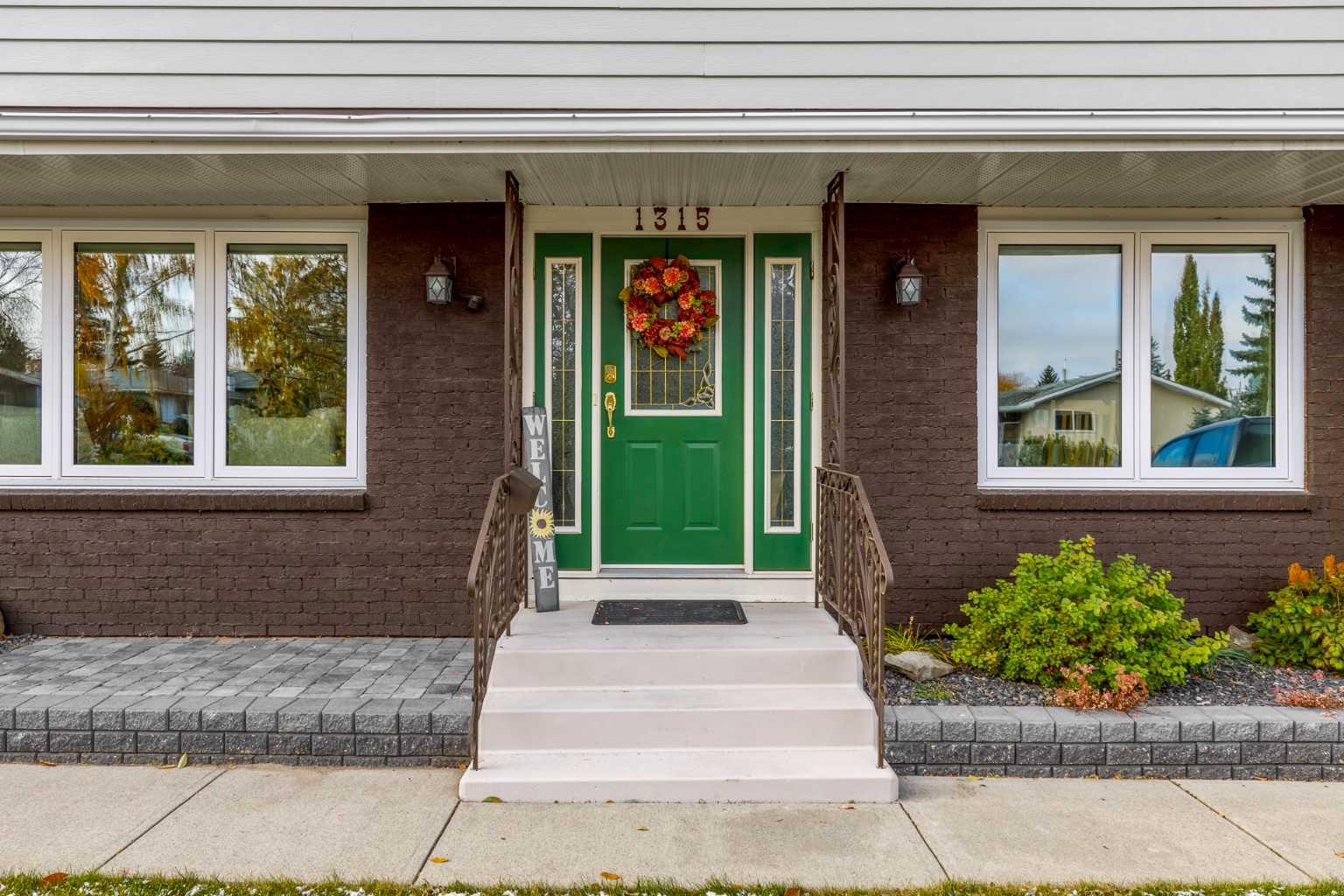 1315 Lake Michigan Crescent SE