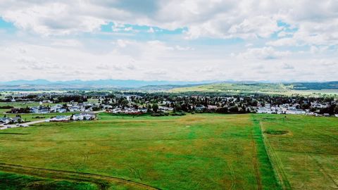 4 Avenue SE Diamond Valley AB T0L 1H0