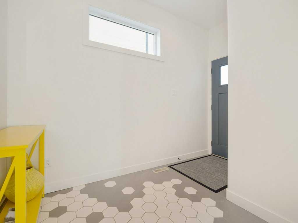 660 Aquitania Boulevard W