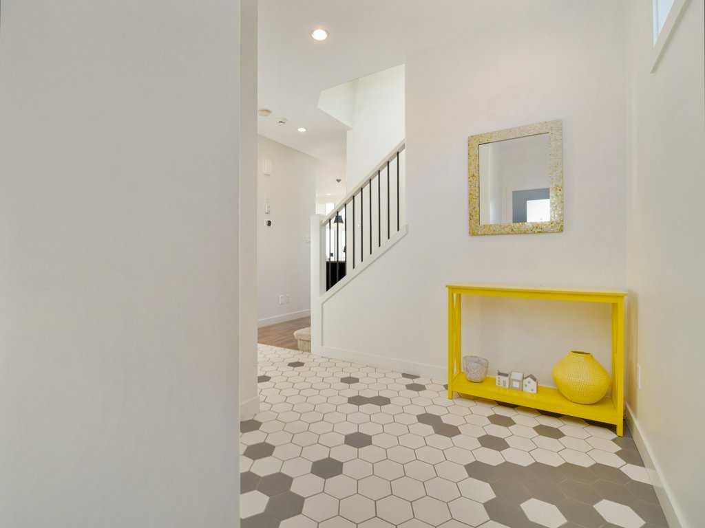 660 Aquitania Boulevard W