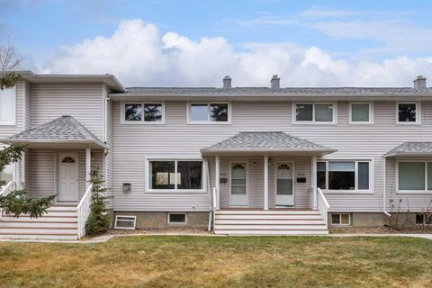 Photo of 352 Killarney Glen Court SW, Calgary, AB T3E 3H4 (MLS # A2269218)