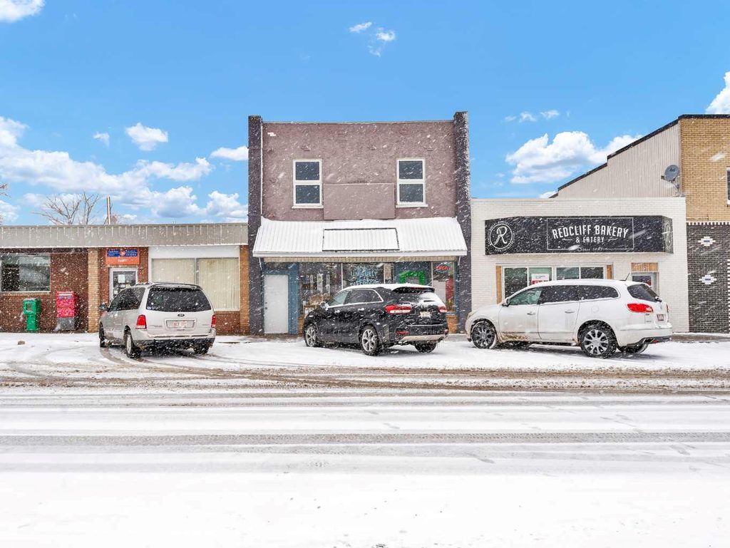 Photo of 10 3 Street SE, Redcliff, AB T0J 2P0 (MLS # A2293451)