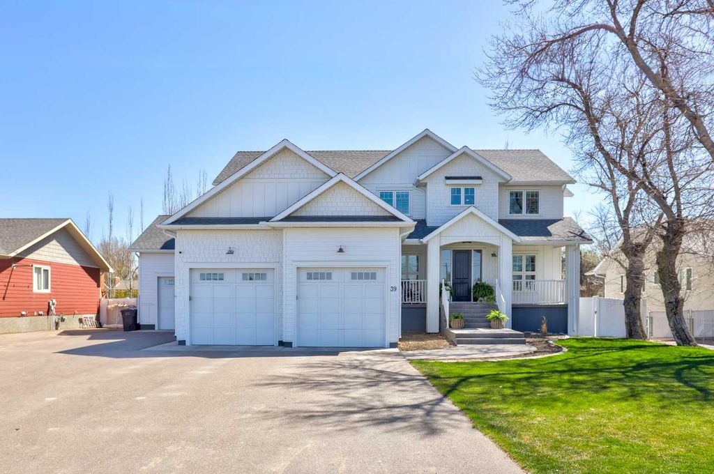 Photo of 39 N 1 Street E, Magrath, AB T0K 1J0 (MLS # A2307014)