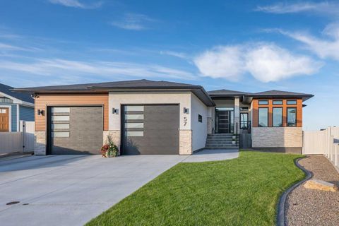 Photo of 57 Hamptons Gate SE, Medicine Hat, AB T1B 0N7 (MLS # A2313487)