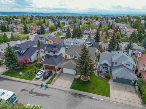 Photo of 393 Hawktree Circle NW, Calgary, AB T3G 2X9 (MLS # A2305196)