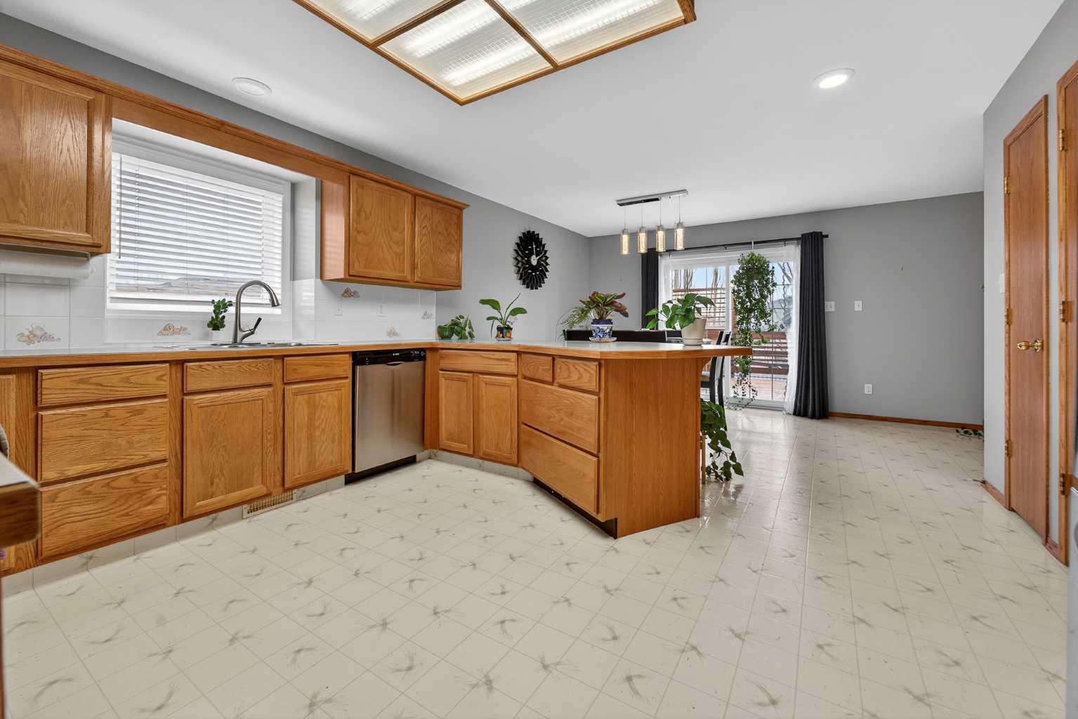 95 Stoney Crescent W