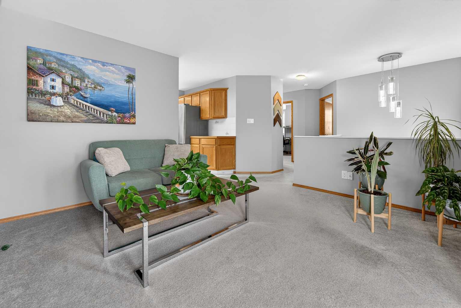 95 Stoney Crescent W