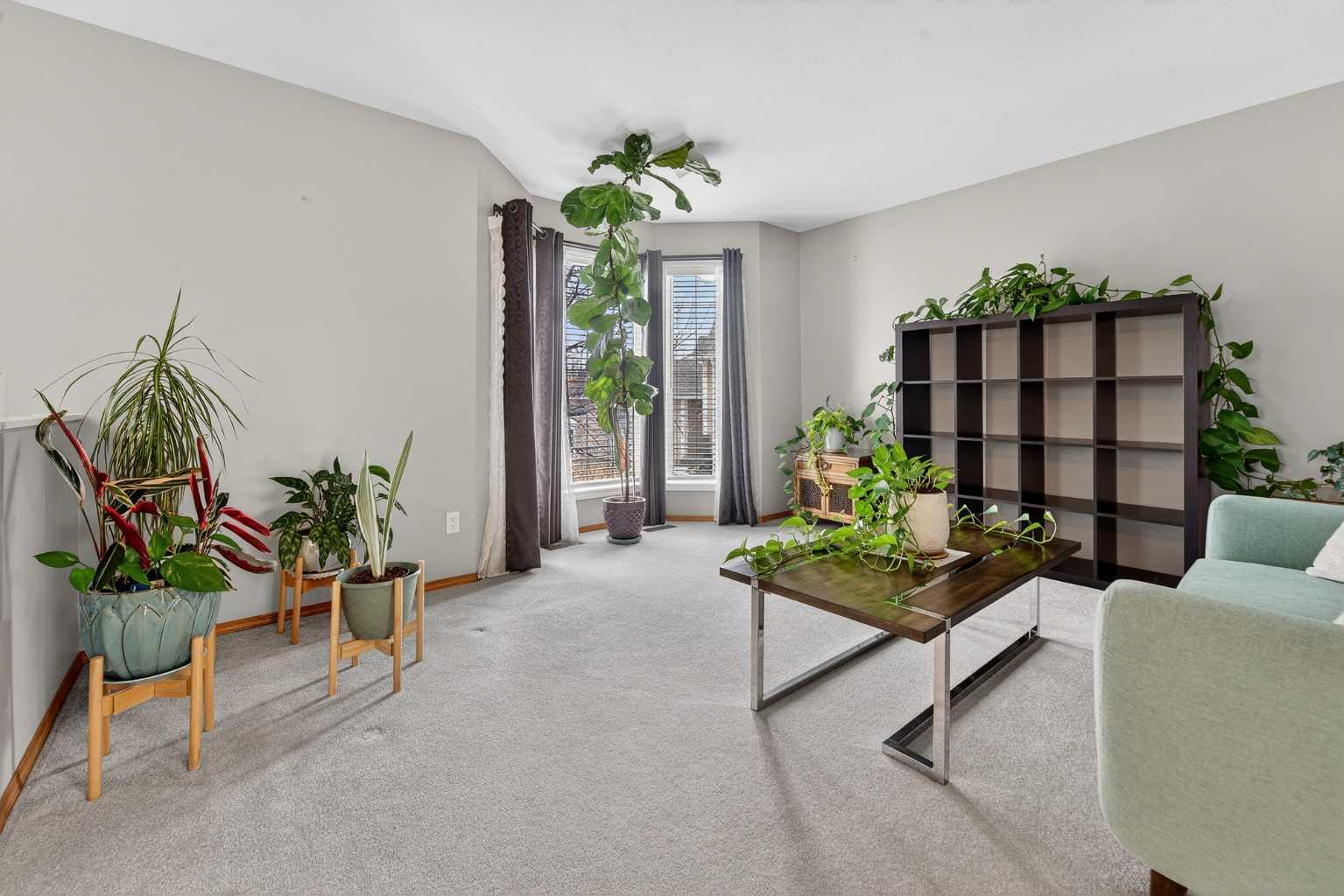 95 Stoney Crescent W