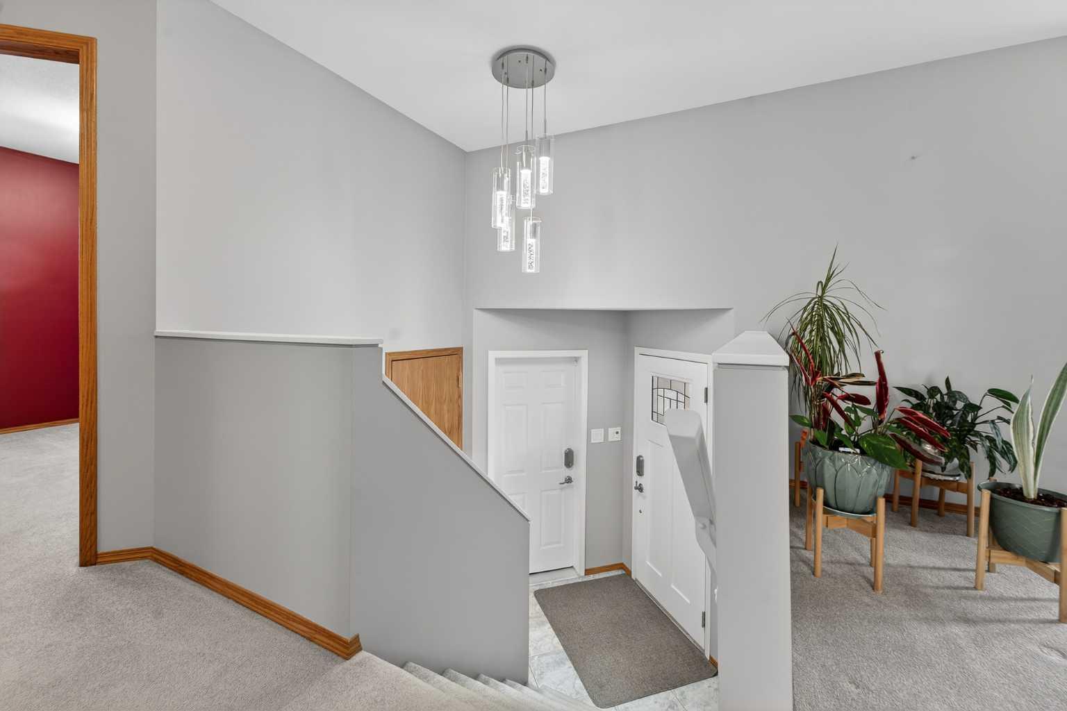 95 Stoney Crescent W