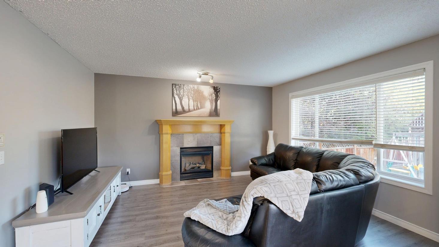 70 Crystalridge Close