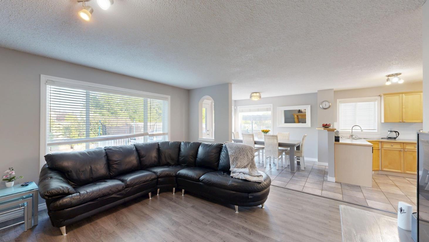 70 Crystalridge Close