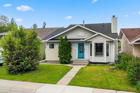 Photo of 1667 Meadowbrook Drive SE, Airdrie, AB T4A 2A4 (MLS # A2321424)