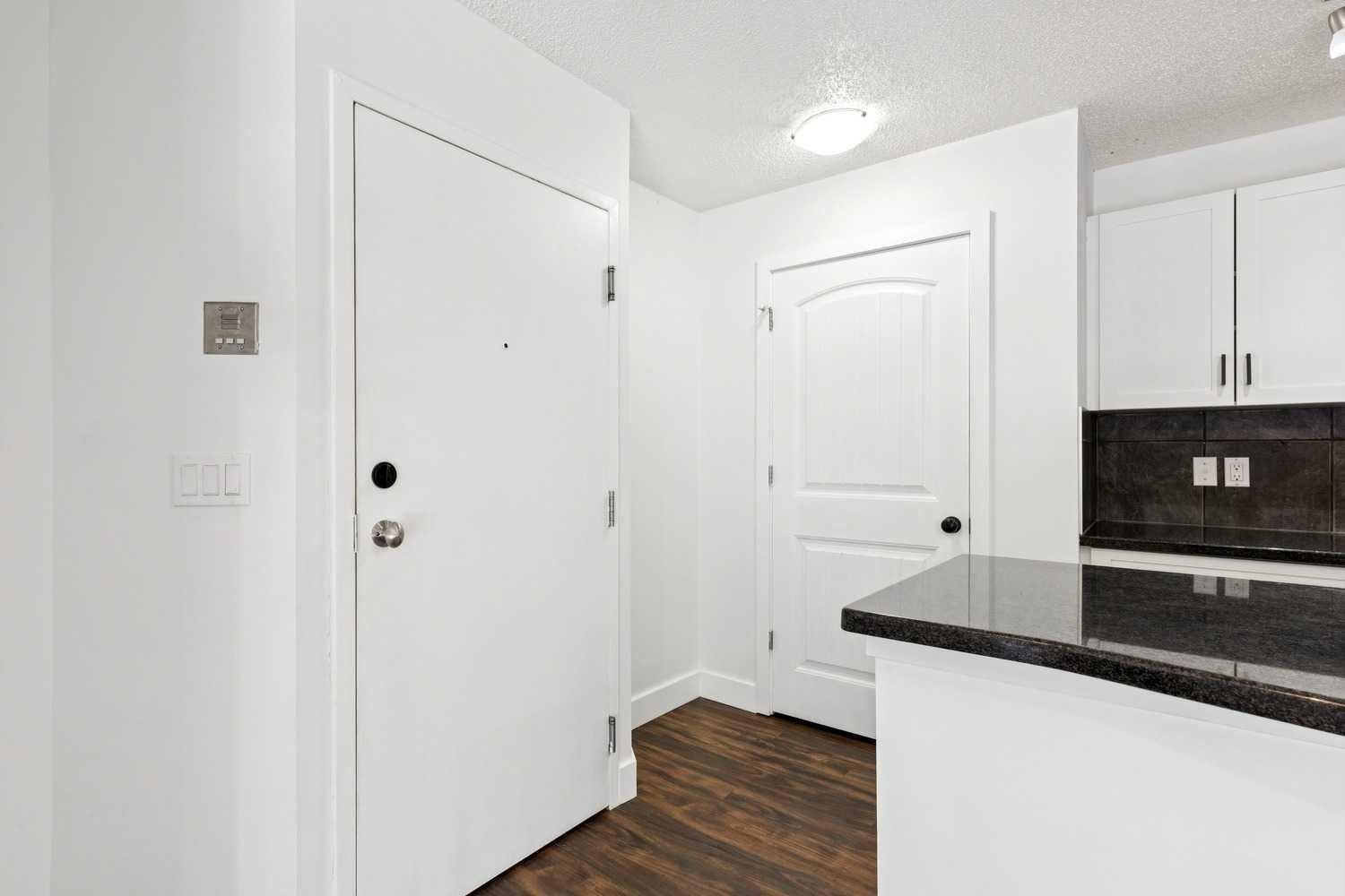 219 Village Terrace SW 2