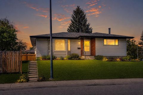Photo of 4732 Marbury Place NE, Calgary, AB T2A 2W2 (MLS # A2318241)