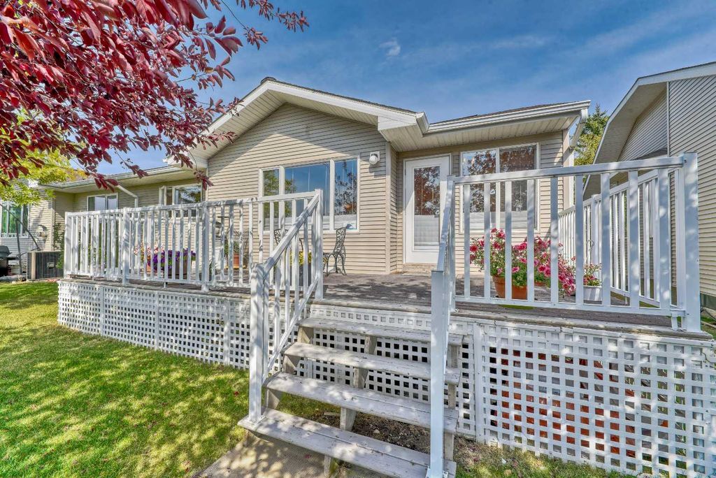 Photo of 7 Scotia Landing NW, Calgary, AB T3L 3K2 (MLS # A2282261)
