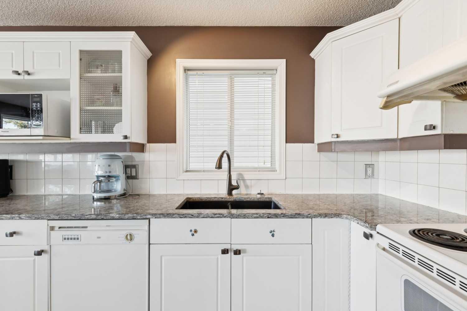 18 Bridlewood Way SW