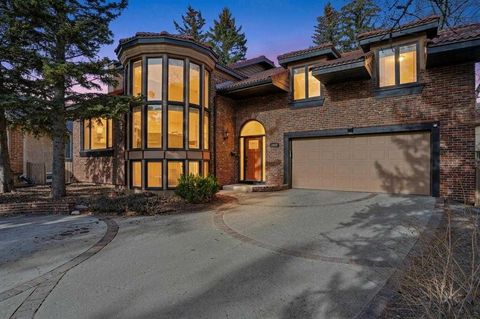 Photo of 311 Coach Light Bay SW, Calgary, AB T3H 1X3 (MLS # A2305942)
