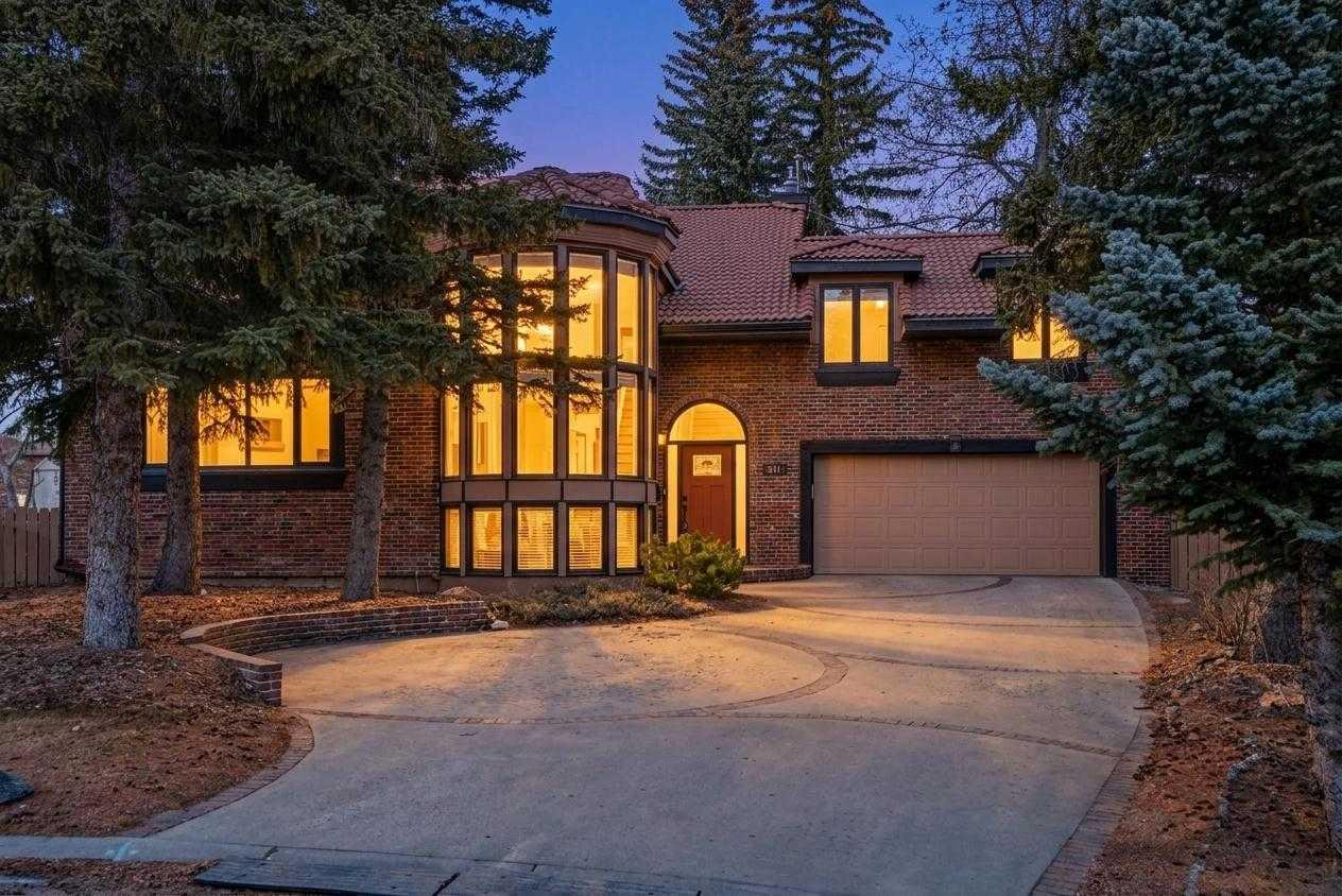 311 Coach Light Bay SW