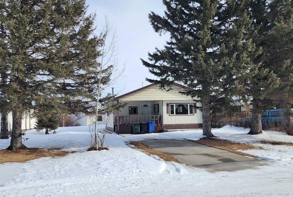 Photo of 225 4 Street NW, Sundre, AB T0M 1X0 (MLS # A2290905)