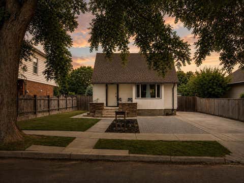 Photo of 731 17 Street N, Lethbridge, AB T1H 3E2 (MLS # A2336087)